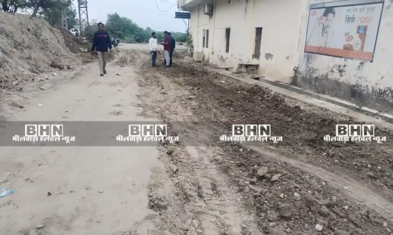 सुवाणा में शमशान वाले रास्ते में सड़क को आधा अधूरा बनाने का प्यास , ग्रामीणों में रोष