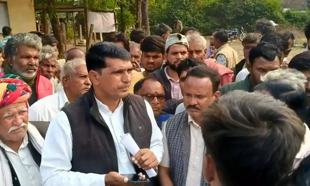 मजदूर की मौत पर महागढ़ ग्रिड पर प्रदर्शन, 16 लाख मुआवजा और नौकरी पर सहमति मजदूर की मौत पर महागढ़ ग्रिड पर प्रदर्शन, 16 लाख मुआवजा और नौकरी पर सहमति