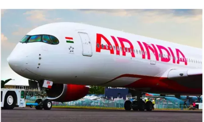 “दिल्ली–अहमदाबाद उड़ान में धुएं का अलर्ट, एयर इंडिया फ्लाइट वापस लौटाई गई”