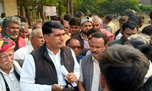 मजदूर की मौत पर महागढ़ ग्रिड पर प्रदर्शन, 16 लाख मुआवजा और नौकरी पर सहमति मजदूर की मौत पर महागढ़ ग्रिड पर प्रदर्शन, 16 लाख मुआवजा और नौकरी पर सहमति