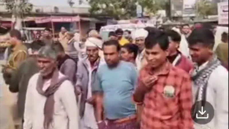 शाहपुरा में खाद वितरण में अनियमितताओं पर हंगामा, महिलाओं ने सड़क पर बैठकर जताया विरोध