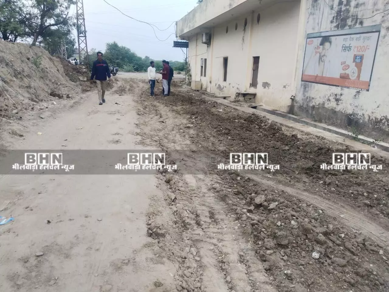 सुवाणा में शमशान वाले रास्ते में सड़क को आधा अधूरा बनाने का प्यास , ग्रामीणों में रोष