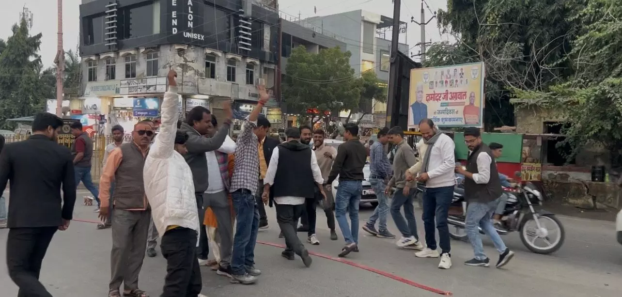 मिथिलेश गौतम के भाजपा प्रदेश महामंत्री बनते ही जश्न, गायत्री आश्रम चौराहे पर आतिशबाज़ी