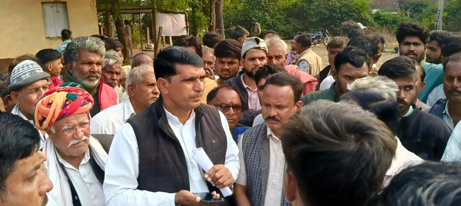 मजदूर की मौत पर महागढ़ ग्रिड पर प्रदर्शन, 16 लाख मुआवजा और नौकरी पर सहमति