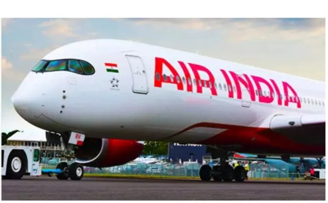 “दिल्ली–अहमदाबाद उड़ान में धुएं का अलर्ट, एयर इंडिया फ्लाइट वापस लौटाई गई”