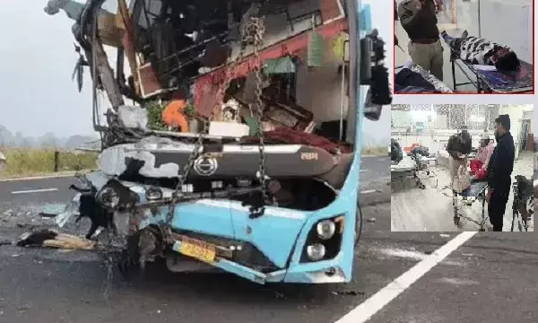 कोटा में 8 लाइन पर भीषण हादसा : दिल्ली से इंदौर जा रही बस ट्रक में जा घुसी, 2 की मौत, 12 यात्री घायल