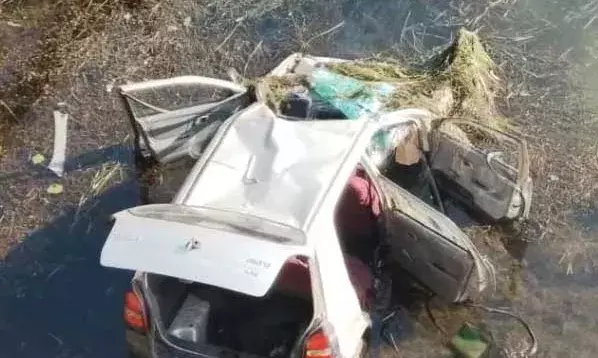 बारात से लौट रही कार नदी में गिरी, पांच की मौत, ड्राइवर गंभीर