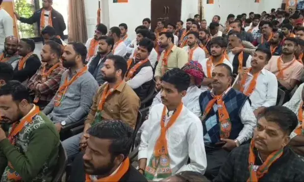 युवा स्वदेशी, स्वभाषा और स्वभूषा की भावना को आत्मसात कर देश को आत्मनिर्भर बनाएं - भडाना