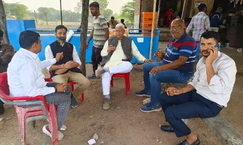 सांसद अग्रवाल ने टपरी पर ली चाय की चुस्कियां