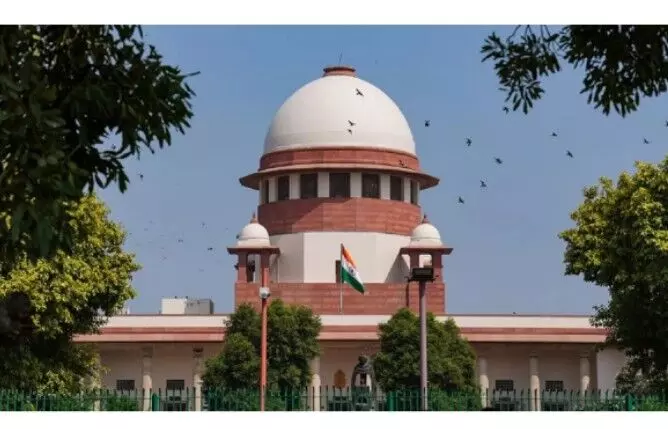 ऑनलाइन टिकट पर ही क्यों बीमा कवर? सुप्रीम कोर्ट ने केंद्र और रेलवे से पूछा जवाब