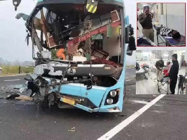 कोटा में 8 लाइन पर भीषण हादसा : दिल्ली से इंदौर जा रही बस ट्रक में जा घुसी, 2 की मौत, 12 यात्री घायल कोटा में 8 लाइन पर भीषण हादसा : दिल्ली से इंदौर जा रही बस ट्रक में जा घुसी, 2 की मौत, 12 यात्री घायल