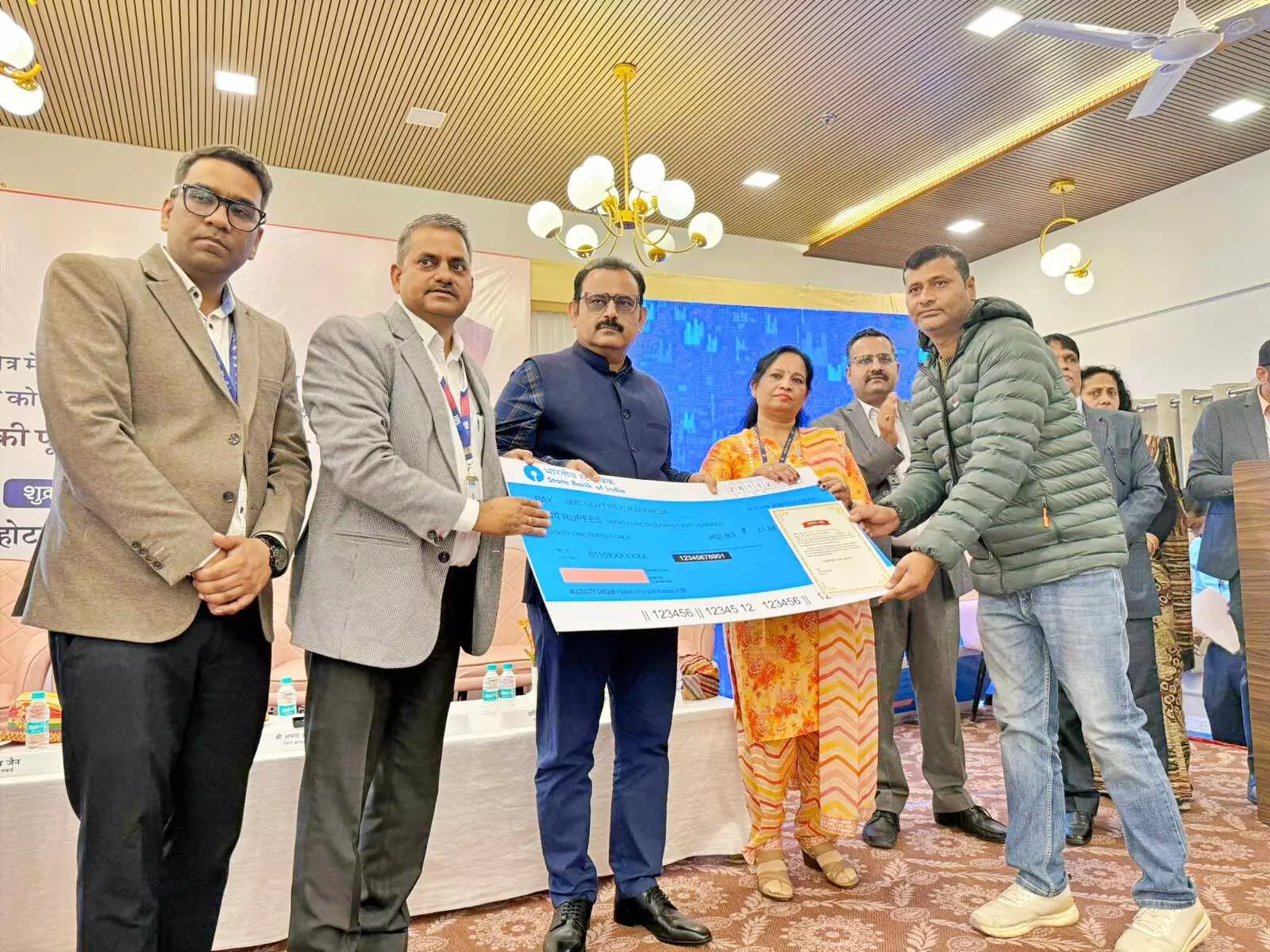 बैंकों पर हर नागरिक का अतुलनीय विश्वास :कलक्टर