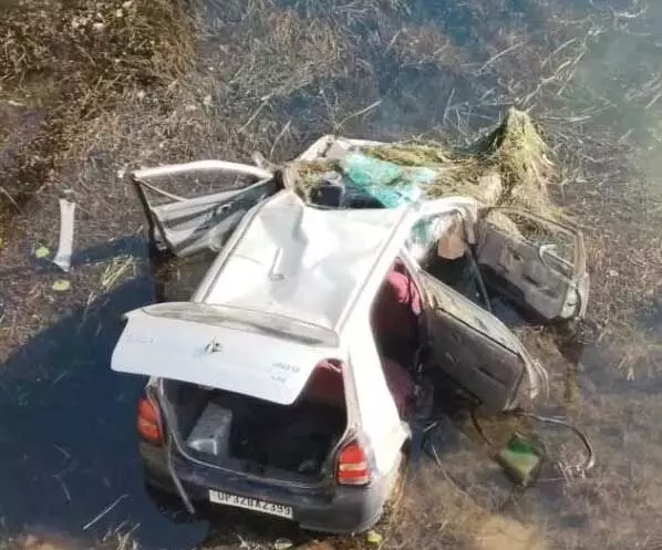 बारात से लौट रही कार नदी में गिरी, पांच की मौत, ड्राइवर गंभीर
