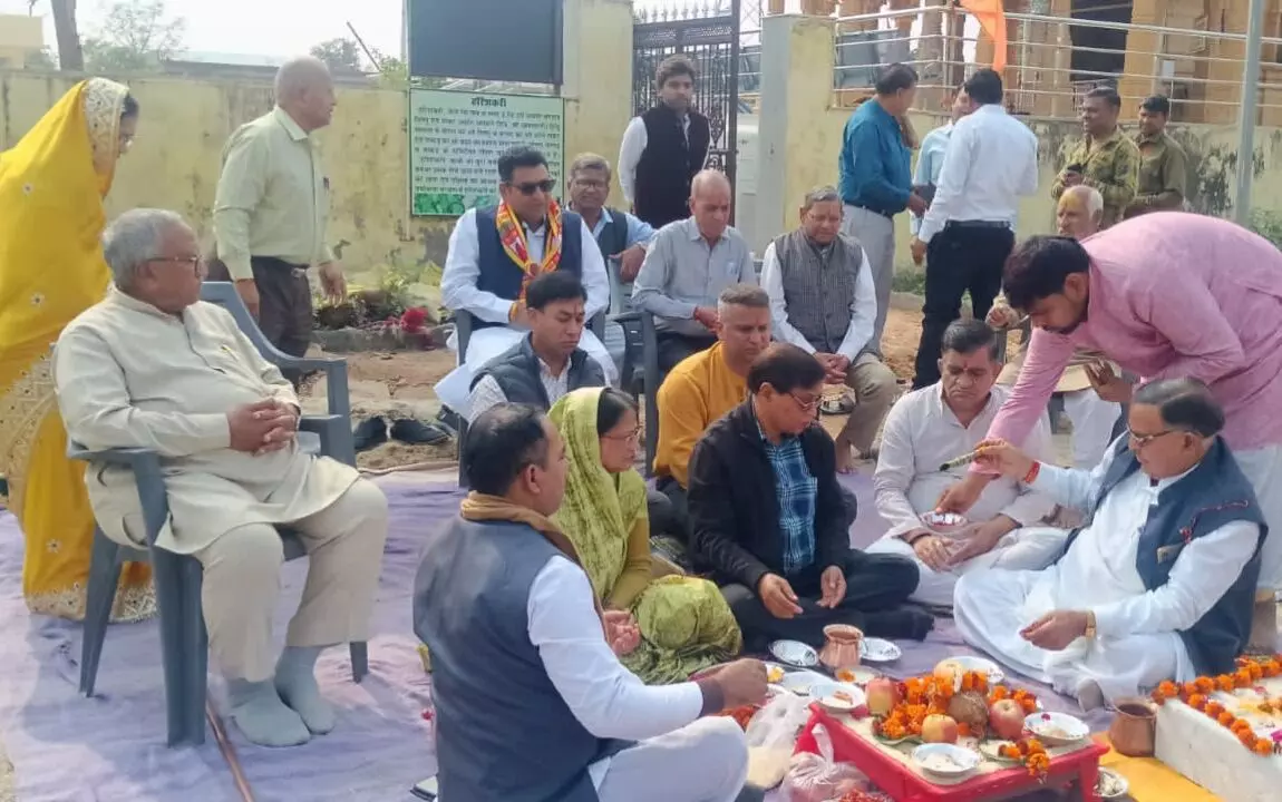 नौगांवा सांवरिया सेठ मंदिर परिसर में शिव परिवार मंदिर के लिए शिला पूजन