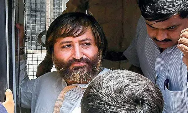 जेल में कैद नारायण साईं पर एक और मामला दर्ज, सेल से मोबाइल फोन बरामद