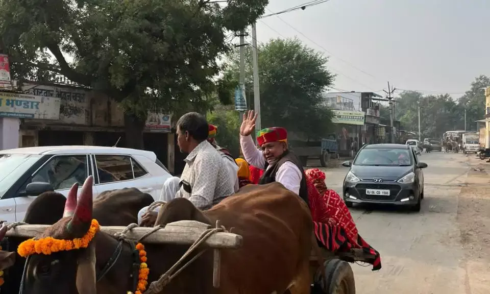 3 बैलगाड़ियों में बैठकर पहुंचे मायरा भरने, खजूरी