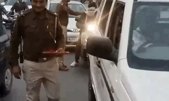 भीलवाड़ा में सड़क सुरक्षा को लेकर यातायात पुलिस की जागरूकता पहल भीलवाड़ा में सड़क सुरक्षा को लेकर यातायात पुलिस की जागरूकता पहल