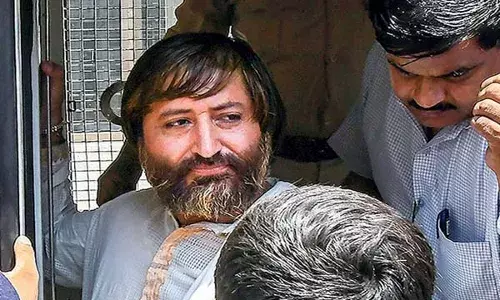 जेल में कैद नारायण साईं पर एक और मामला दर्ज, सेल से मोबाइल फोन बरामद जेल में कैद नारायण साईं पर एक और मामला दर्ज, सेल से मोबाइल फोन बरामद