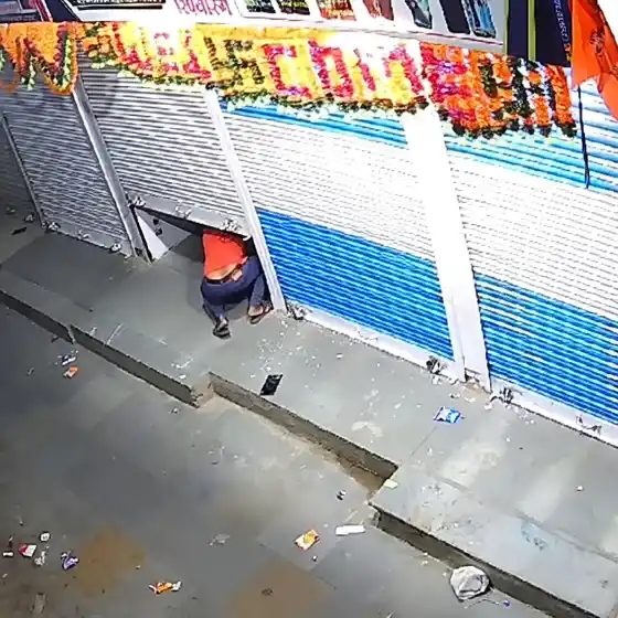 भीलवाड़ा में कॉपीराइट जांच की आशंका के चलते मोबाइल दुकानों पर ताले भीलवाड़ा में कॉपीराइट जांच की आशंका के चलते मोबाइल दुकानों पर ताले