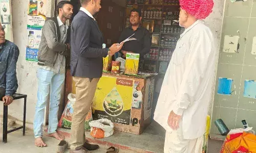 बिना सूचना उर्वरक वितरण पर लाइसेंस निलंबित