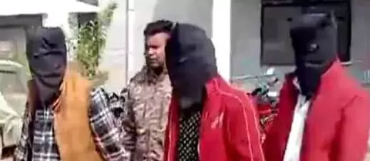 बड़ी लापरवाही- हथकड़ी लगे तीन लूट आरोपी फरार – दो पकड़े गए