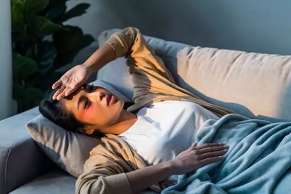 बुखार के बाद की कमजोरी क्यों होती है खतरनाक? जानें दूर करने के उपाय बुखार के बाद की कमजोरी क्यों होती है खतरनाक? जानें दूर करने के उपाय