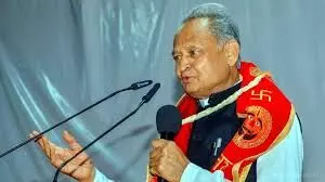 गहलोत का कर्नाटक विवाद पर तंज, राजस्थान सरकार पर कटाक्ष नाकारा-निकम्मी