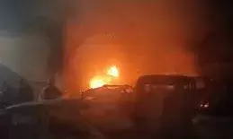 झुंझुनूं बाइपास पर वर्कशॉप में भीषण आगजनी, 11 लग्जरी कारें राख