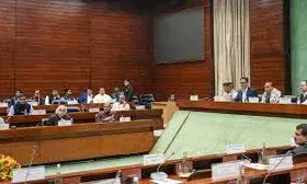 सरकार 10 बड़े विधेयक पेश करेगी और विपक्ष SIR व वोट चोरी मुद्दे पर सरकार को घेरने की तैयारी में