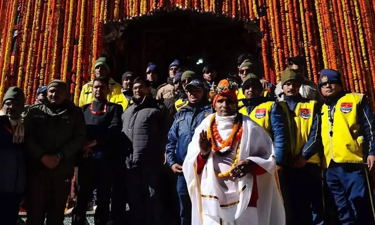 बद्रीनाथ के कपाट बंद करके लोटे महामंडलेशवर