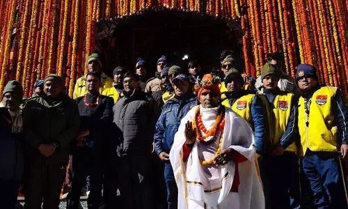 बद्रीनाथ के कपाट बंद करके लोटे महामंडलेशवर