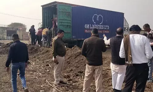 गोवंश से भरा कंटेनर पकड़ा, चालक फरार, सदर थाना पुलिस की बड़ी कार्रवाई