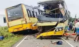 तमिलनाडु के शिवगंगा में दो बसों की टक्कर में 11 की मौत
