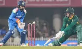 भारत ने साउथ अफ्रीका को पहले वनडे में 17 रन से हराया