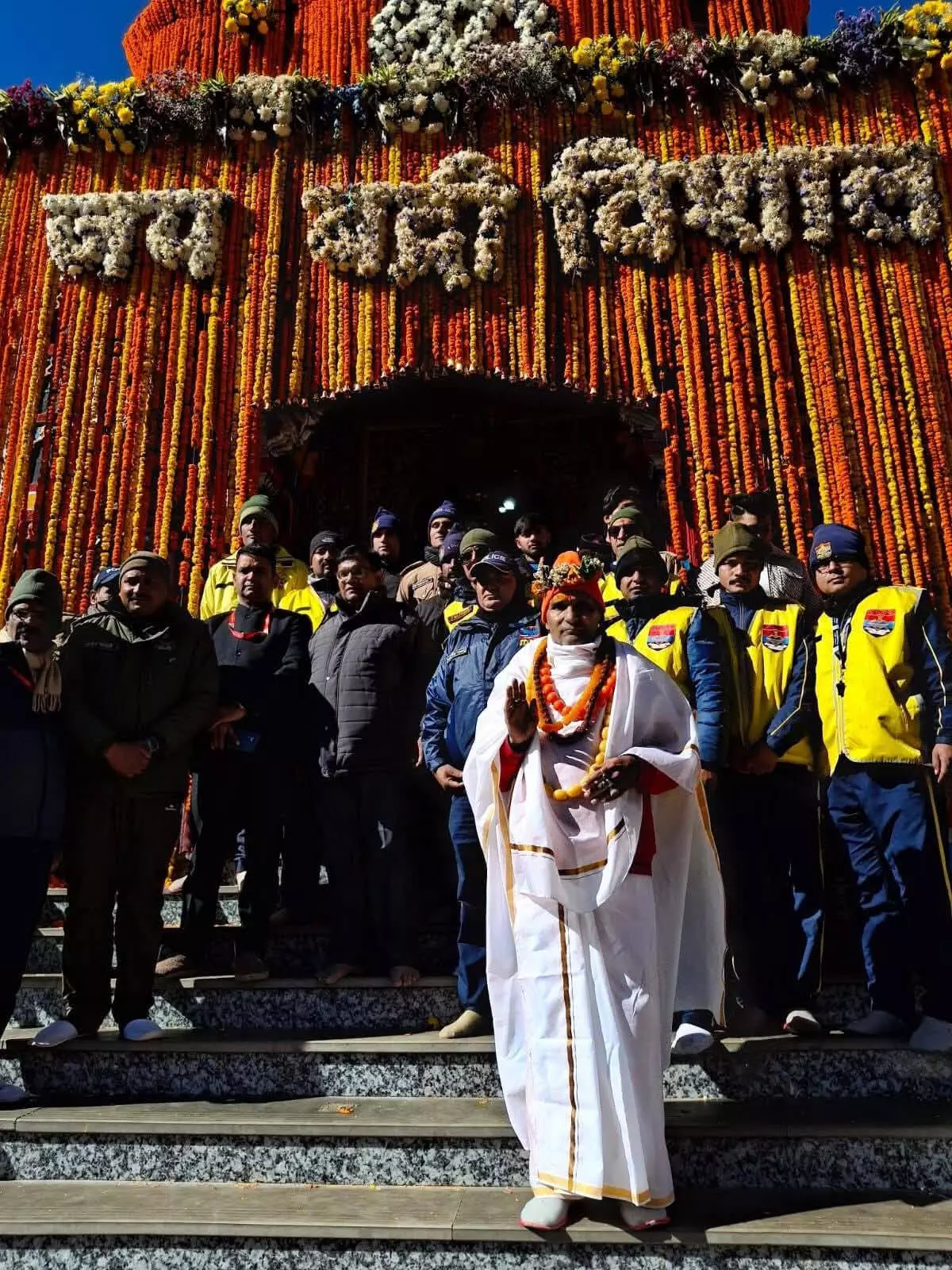 बद्रीनाथ के कपाट बंद करके लोटे महामंडलेशवर