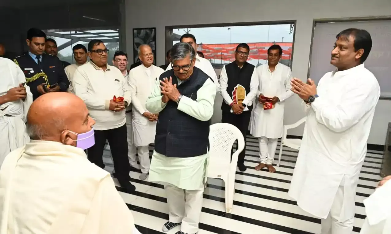 पंजाब राज्यपाल गुलाबचंद कटारिया ने लिया आचार्य महाश्रमण का आशीर्वाद