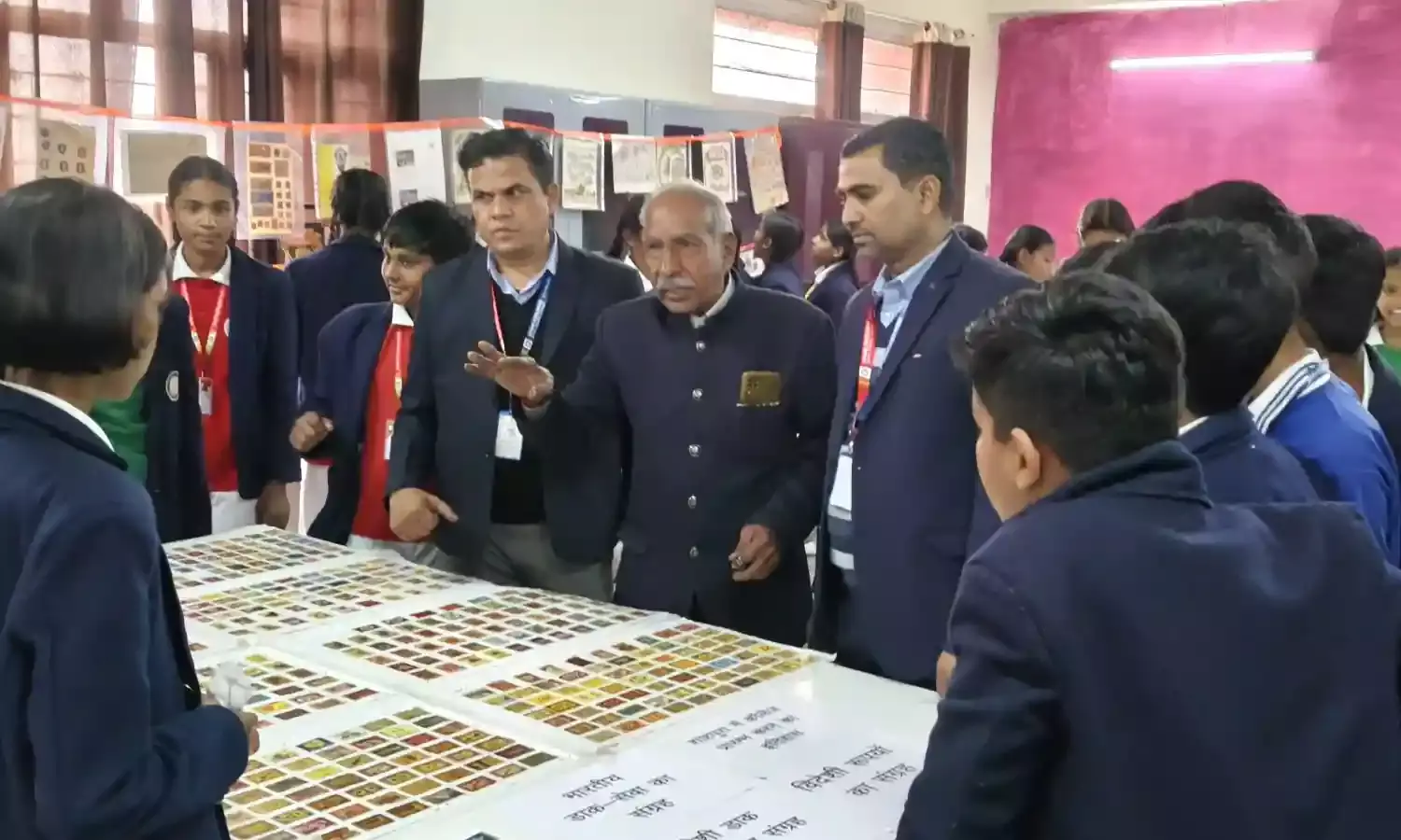 स्वामी विवेकानंद राजकीय मॉडल स्कूल में विरासत प्रदर्शनी,दुर्लभ संग्रहों ने बच्चों को किया प्रेरित स्वामी विवेकानंद राजकीय मॉडल स्कूल में विरासत प्रदर्शनी,दुर्लभ संग्रहों ने बच्चों को किया प्रेरित