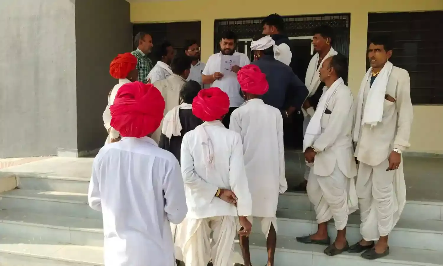 जोरा का खेड़ा ग्रामवासियों ने ज्ञापन देकर यथावत रखने की मांग की