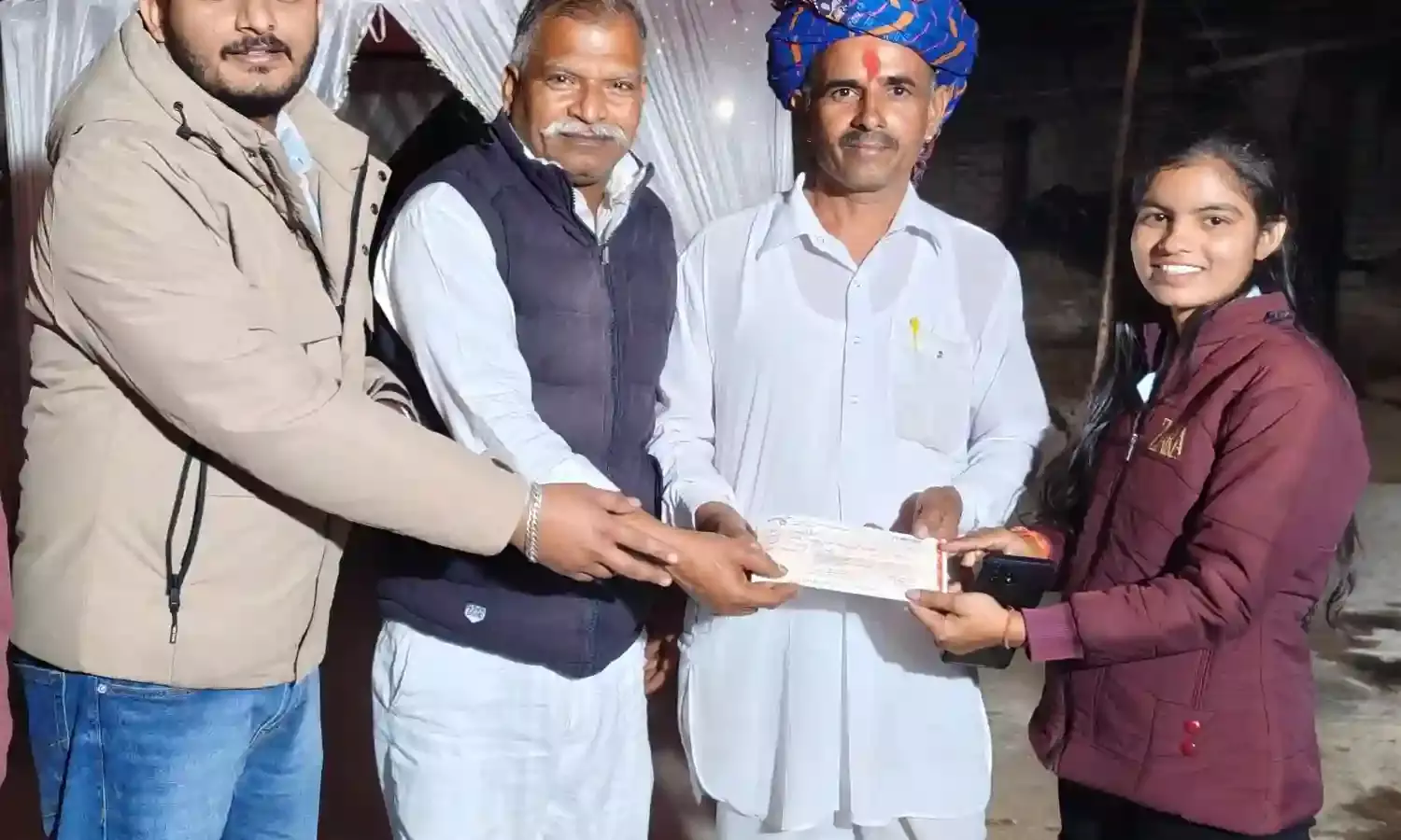 पुर उपडाकघर में सुकन्या समृद्धि योजना का भुगतान किया