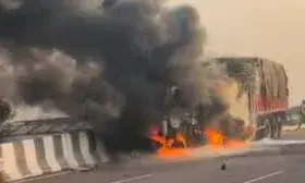 भारतमाला हाईवे पर ट्रेलर में लगी भीषण आग, चालक की मौत