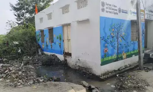 मांडल कस्बे में खुला नाला बना बच्चों के लिए खतरे का सबब