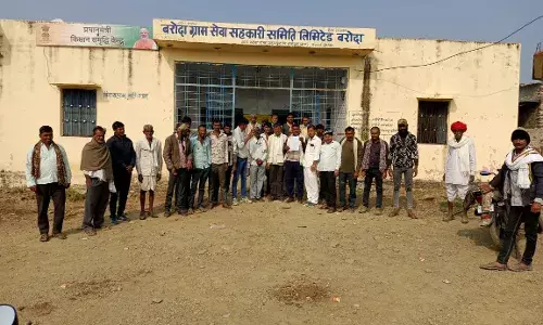 खाद का गंभीर संकट- रबी सीजन की बुवाई और फसलों की बढ़वार पर मंडरा रहा है खतरा