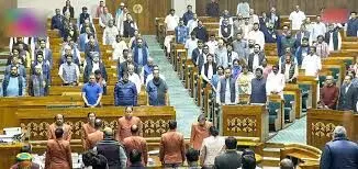 संसद का शीतकालीन सत्र शुरू, लोकसभा में हंगामा, राज्यसभा में नए सभापति का स्वागत