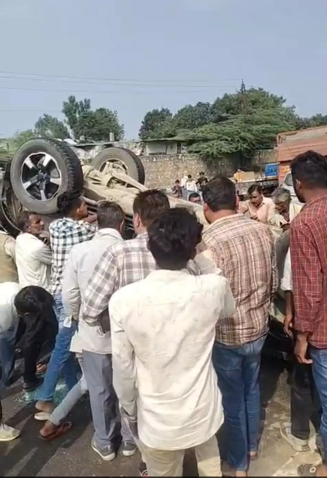 हमीरगढ़ थाना प्रभारी का वाहन दुर्घटनाग्रस्त, बाल-बाल बचे पुलिसकर्मी