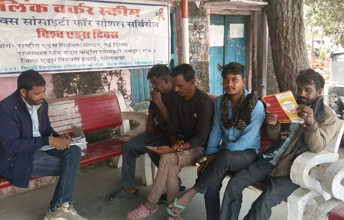 विश्व एड्स दिवस पर कोदूकोटा बस स्टैण्ड पर हैल्थ कैम्प का आयोजन