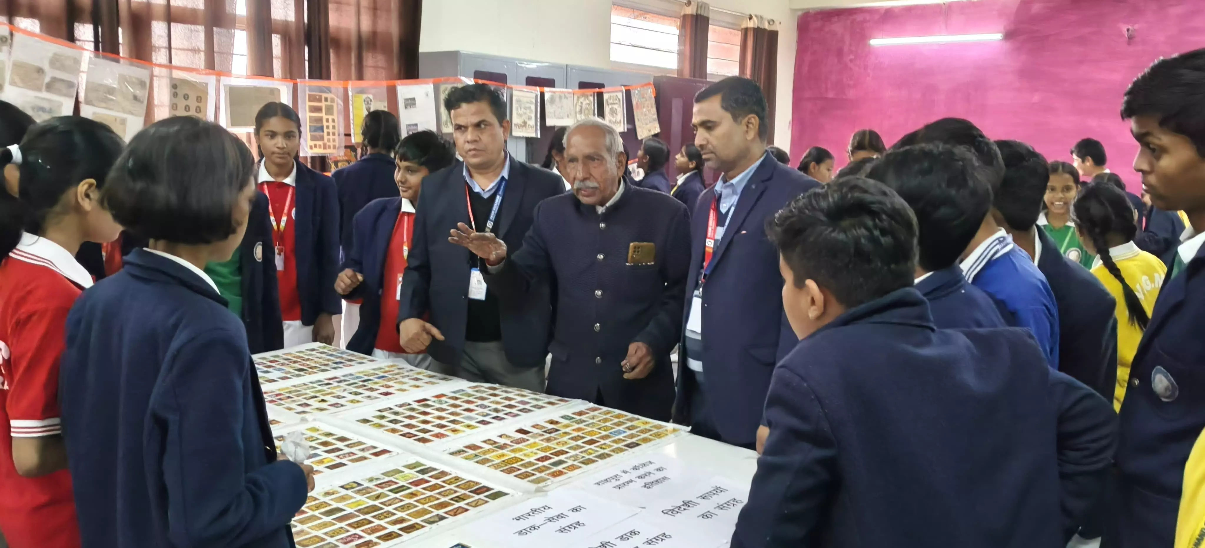 स्वामी विवेकानंद राजकीय मॉडल स्कूल में विरासत प्रदर्शनी,दुर्लभ संग्रहों ने बच्चों को किया प्रेरित