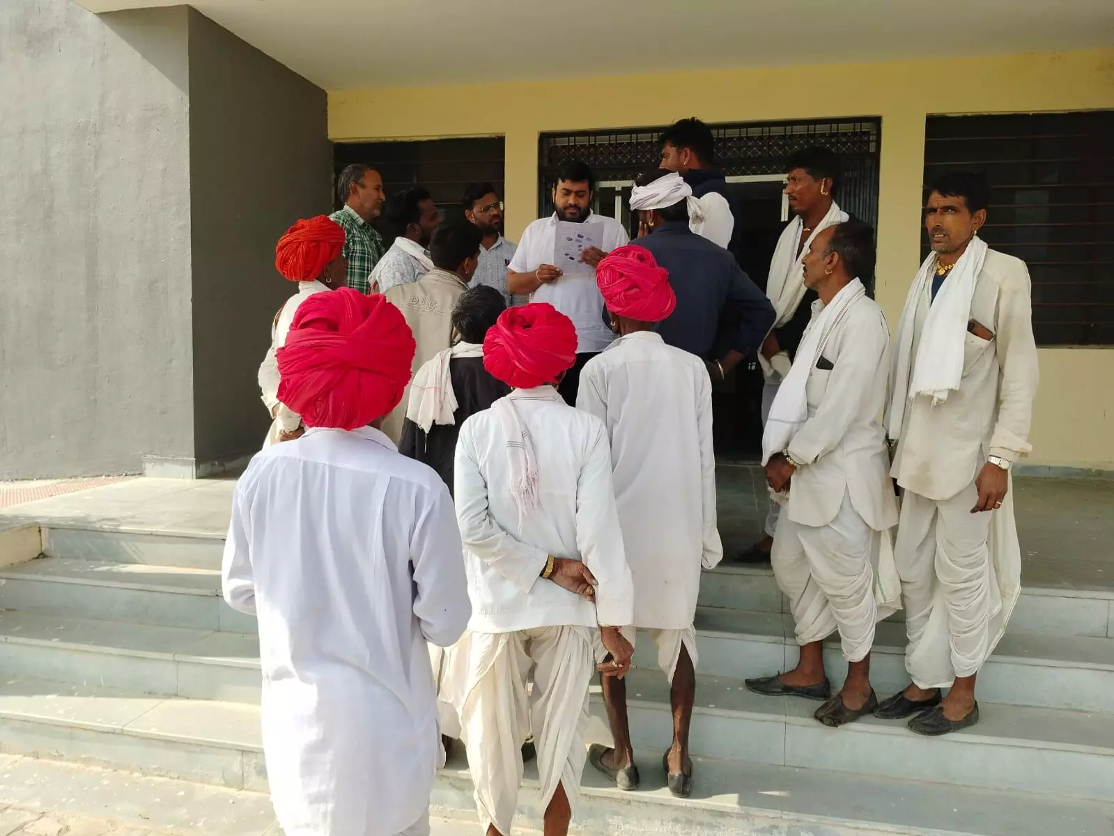 जोरा का खेड़ा ग्रामवासियों ने ज्ञापन देकर यथावत रखने की मांग की