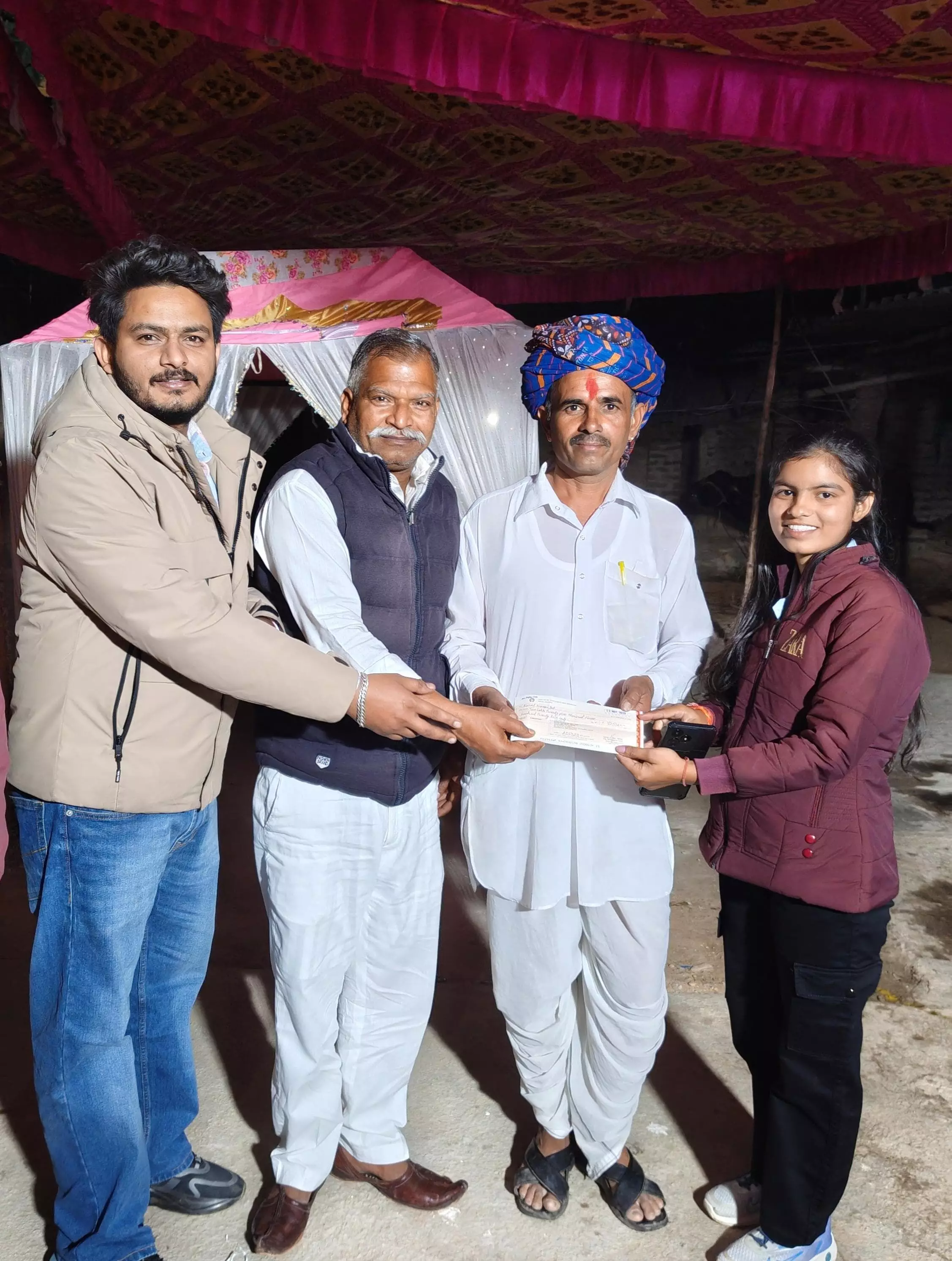 पुर उपडाकघर में सुकन्या समृद्धि योजना का भुगतान किया