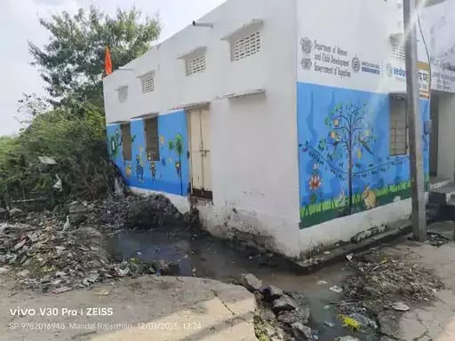 मांडल कस्बे में खुला नाला बना बच्चों के लिए खतरे का सबब