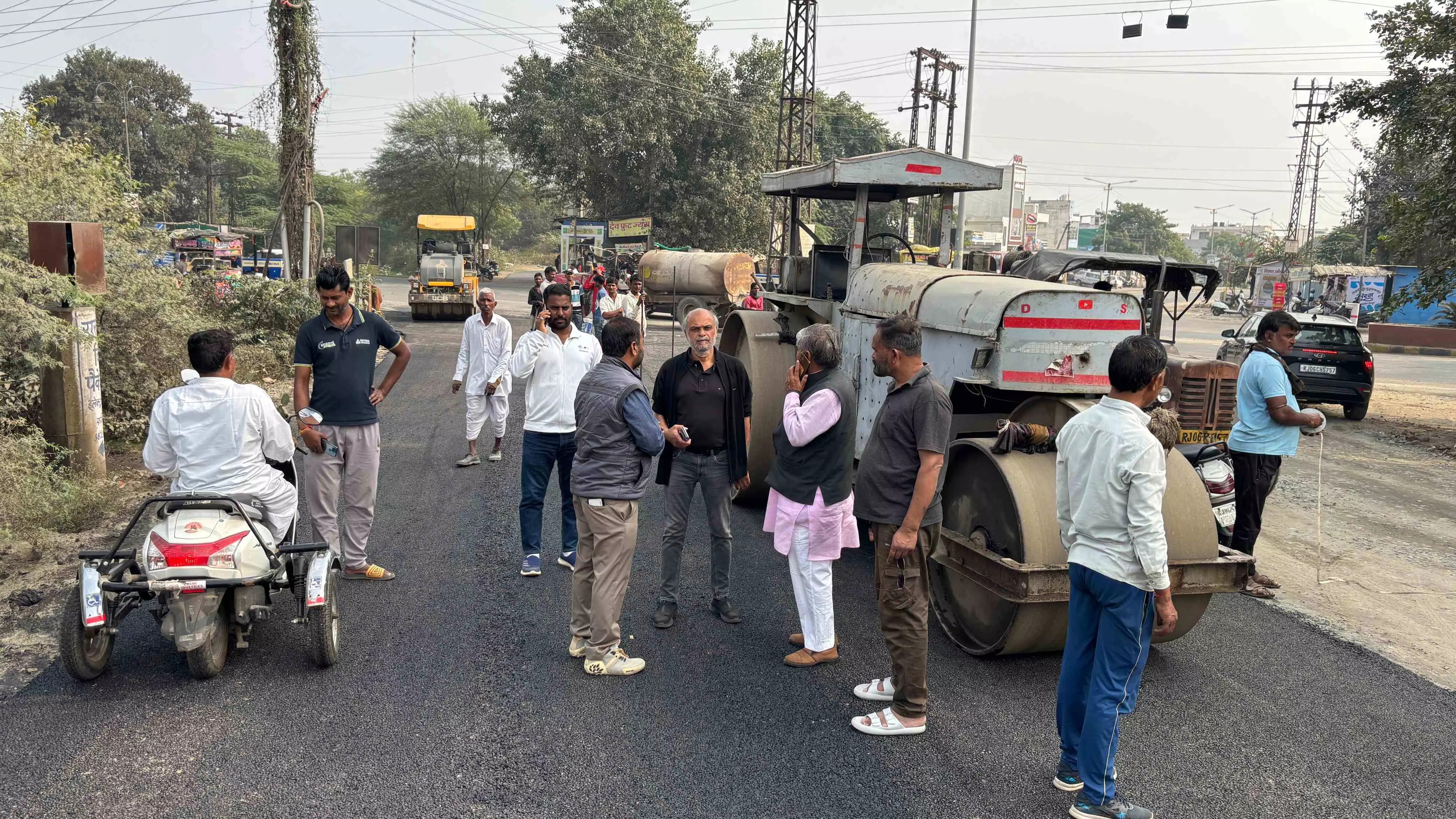 विधायक कोठारी के नेतृत्व में वर्षों पुरानी क्षतिग्रस्त सड़क का नवनिर्माण
